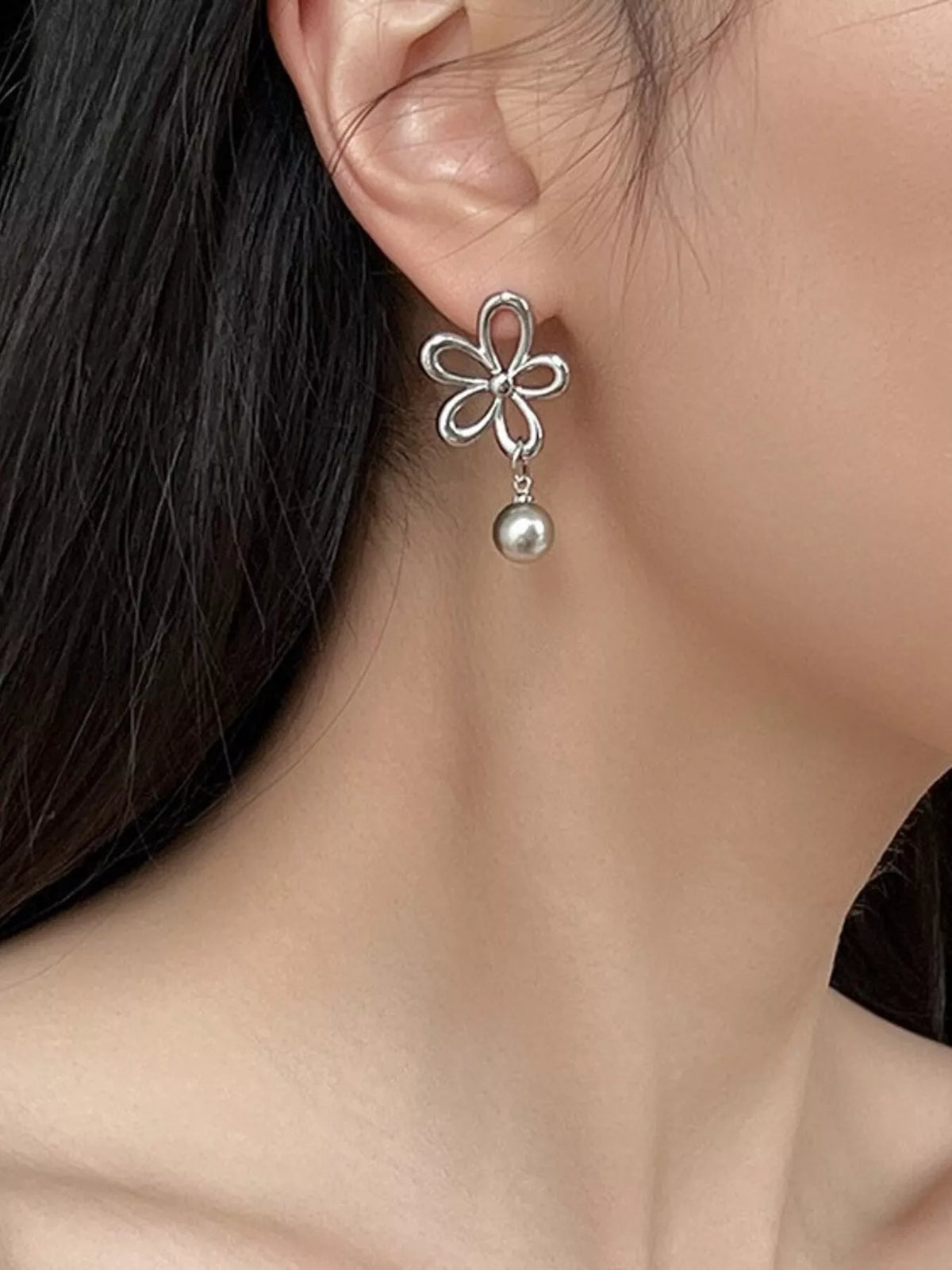 Flower-shaped drop earrings with pearl-like beads