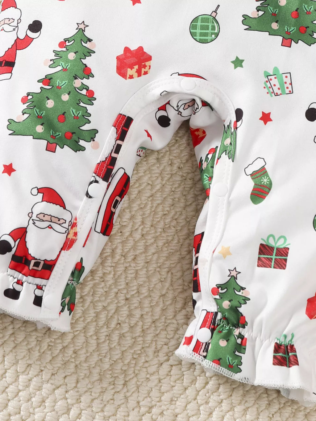 Santa and Christmas-tree print on the jumpsuit sleeve and leg