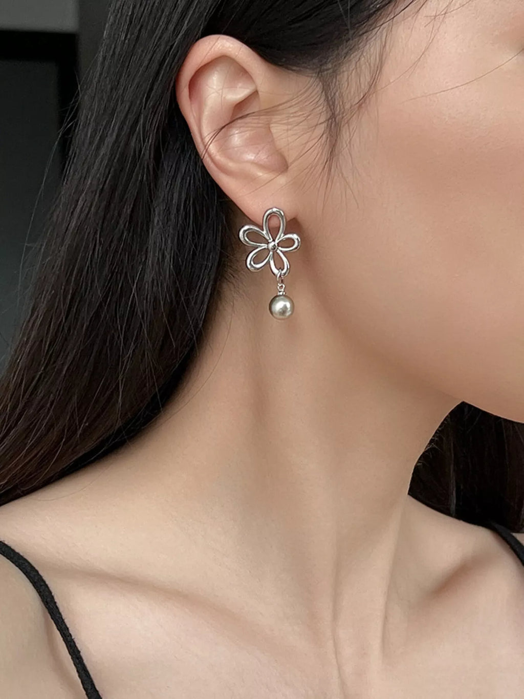 Flower-shaped drop earrings with pearl-like beads