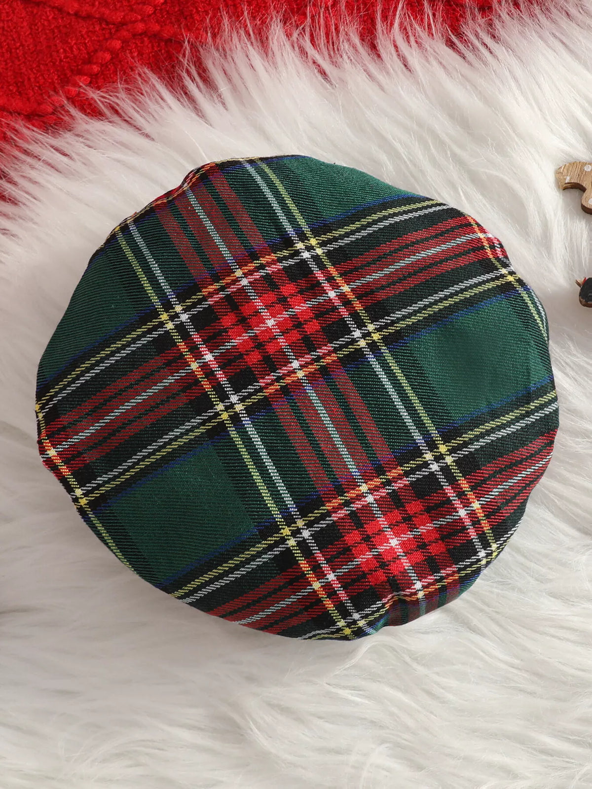 Close-up of the green tartan plaid beret.