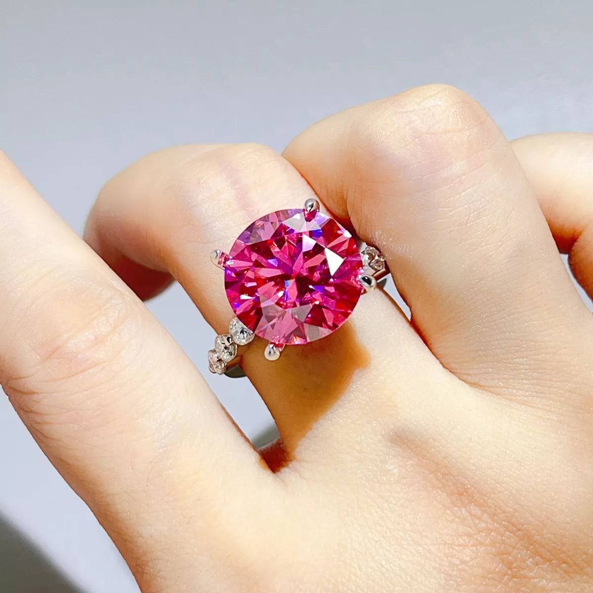 10 Carat 925 Sterling Silver Moissanite Round Cut Ring