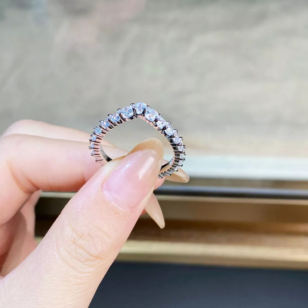 925 Sterling Silver Zircon V-Shaped Ring