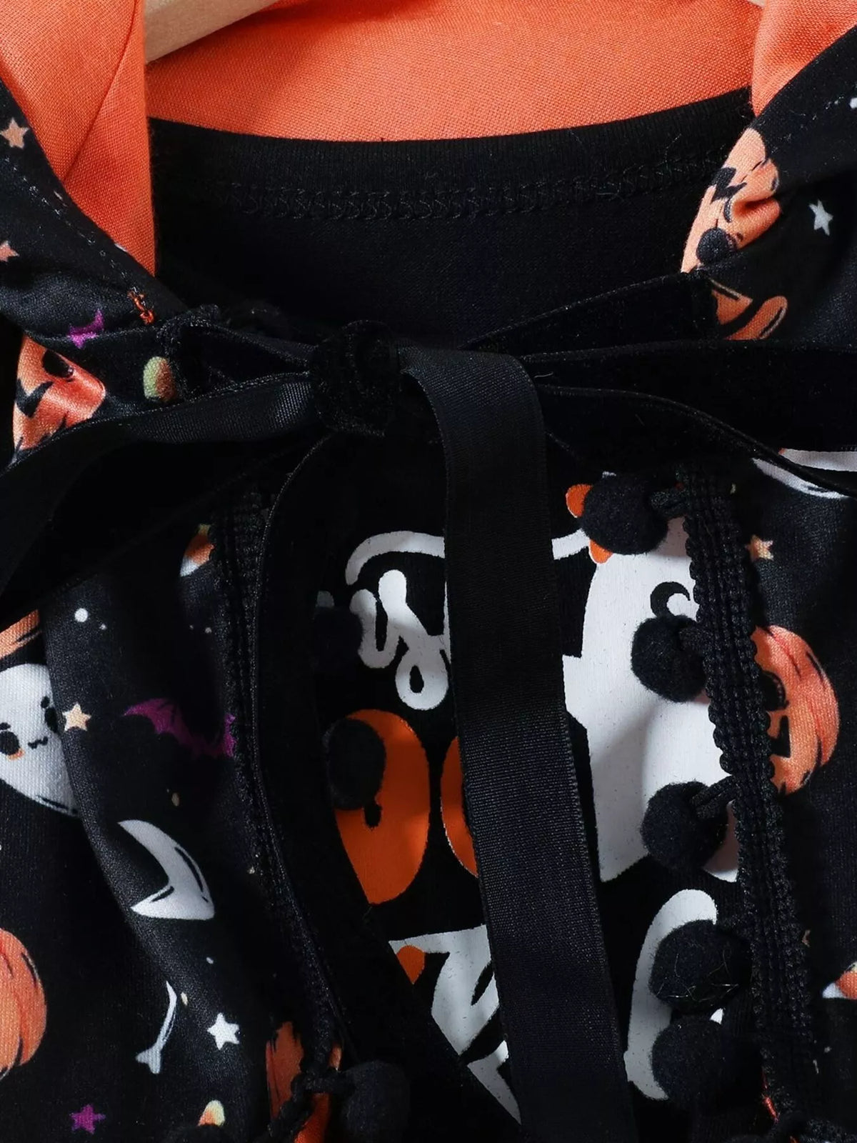 Black waist bow and Halloween-print hooded cape fabric