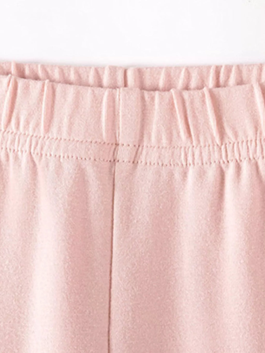 Elastic waistband detail of the pink leggings