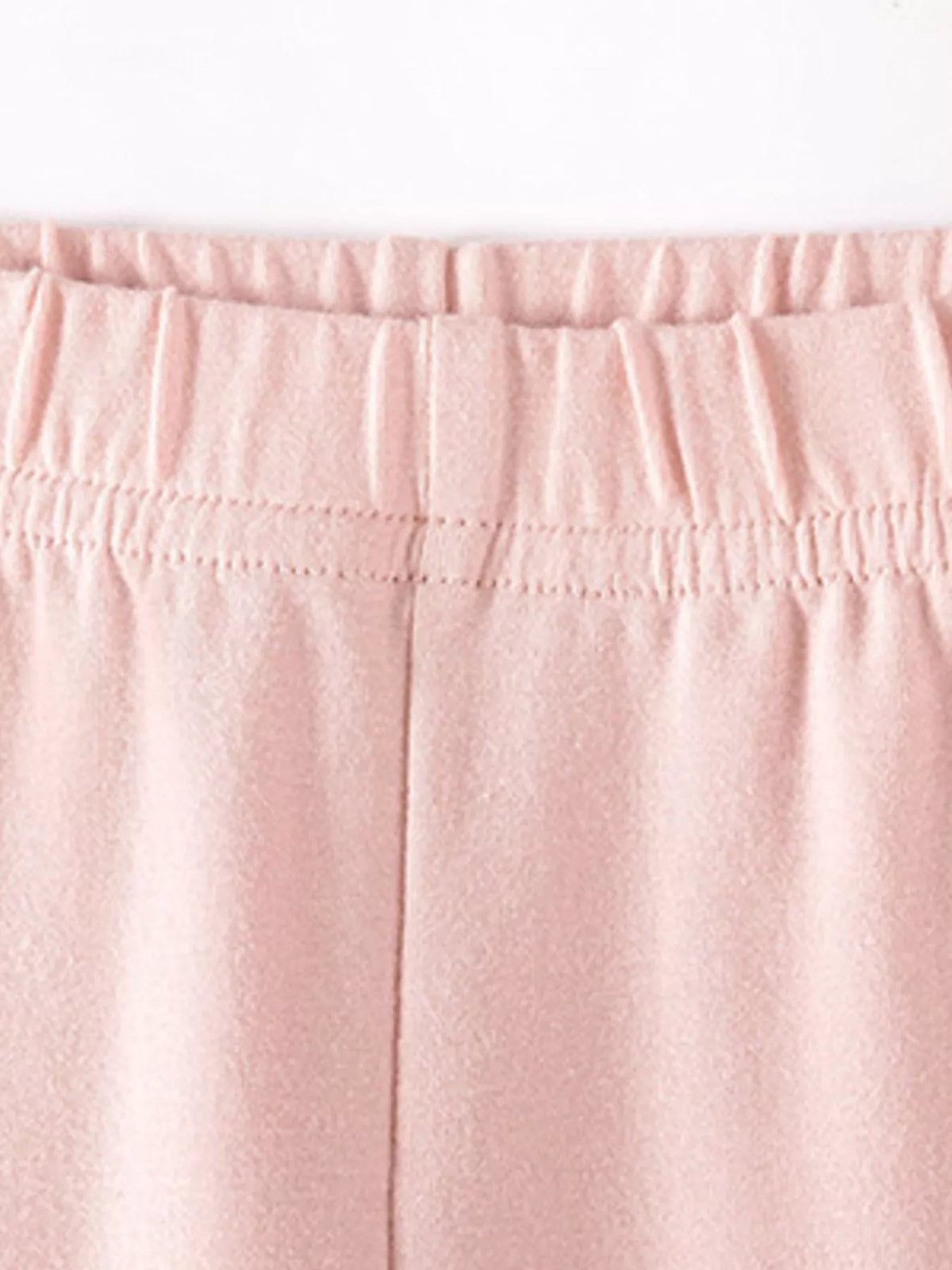 Elastic waistband detail of the pink leggings